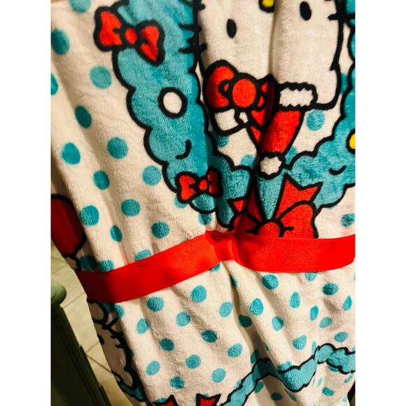 Hello Kitty Christmas 60* 70 throw Hello kitty face mug 16 and gift wrap bundle - Picture 7 of 10